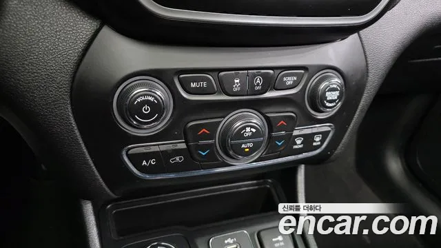 Jeep Cherokee 2019 — фото 18