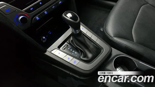 Hyundai AVANTE 2017 — фото 9