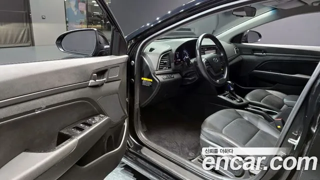 Hyundai AVANTE 2017 — фото 11