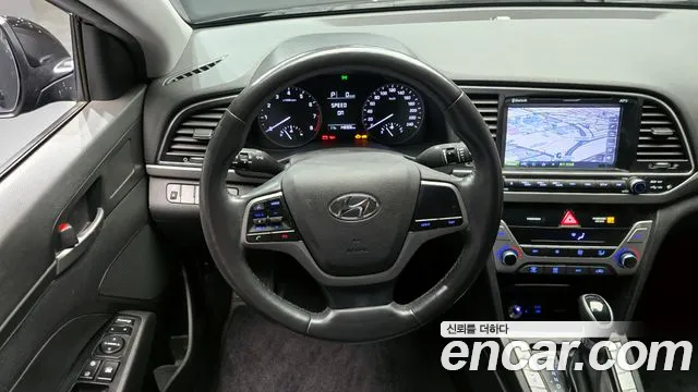 Hyundai AVANTE 2017 — фото 14