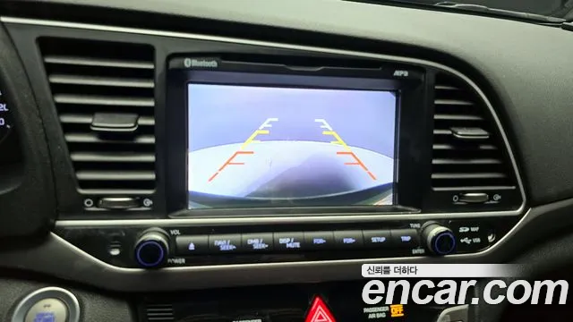 Hyundai AVANTE 2017 — фото 16