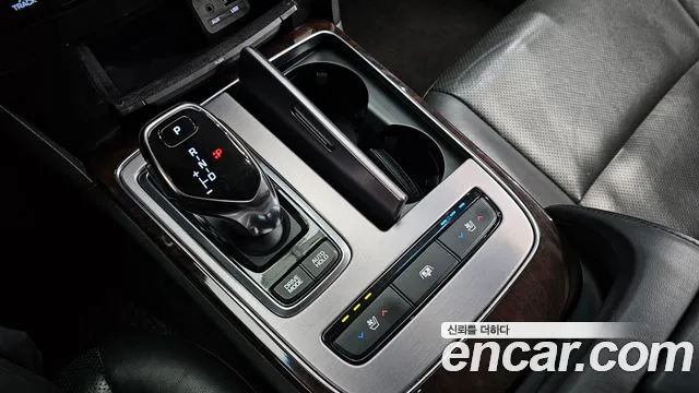 Hyundai Equus 2015 — фото 9