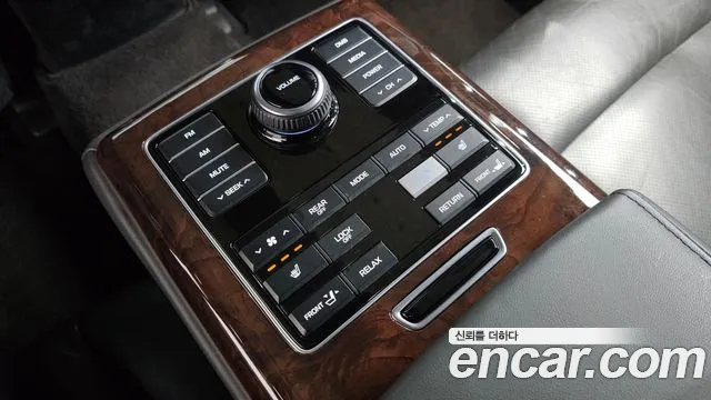 Hyundai Equus 2015 — фото 17