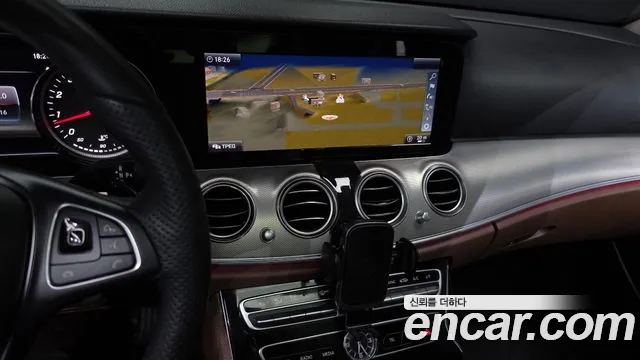 Mercedes-Benz E-Class 2018 — фото 14