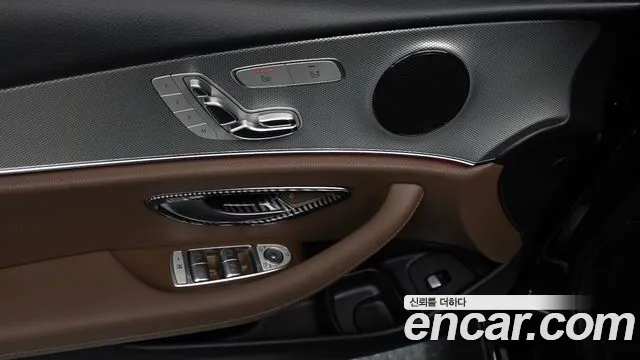 Mercedes-Benz E-Class 2018 — фото 17
