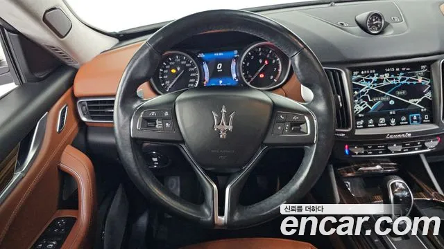 Maserati Levante 2017 — фото 13