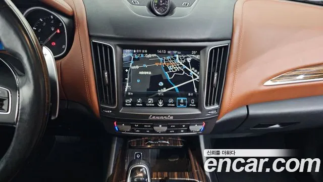 Maserati Levante 2017 — фото 14