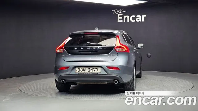 Volvo V40 2018 — фото 4