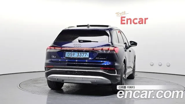 Audi Q4 e-tron 2022 — фото 4