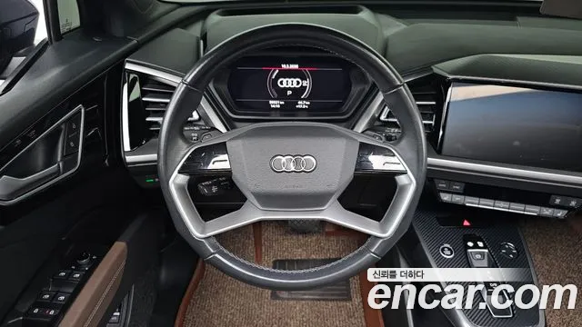 Audi Q4 e-tron 2022 — фото 15