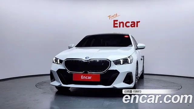 BMW i5 2025 — фото 3