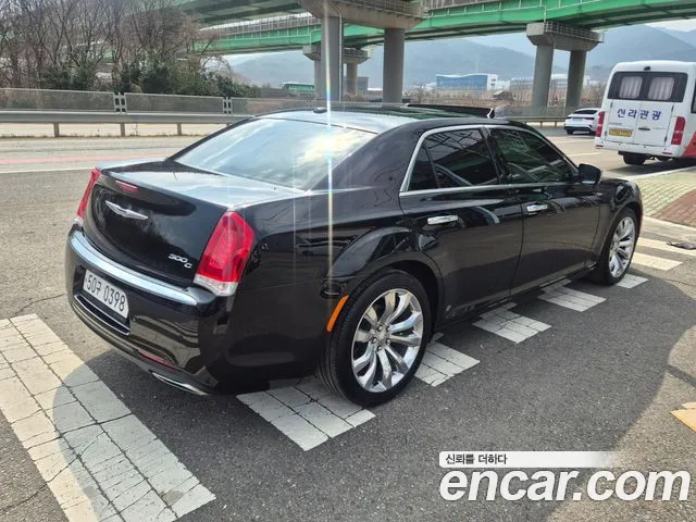 Chrysler 300C 2016 — фото 19