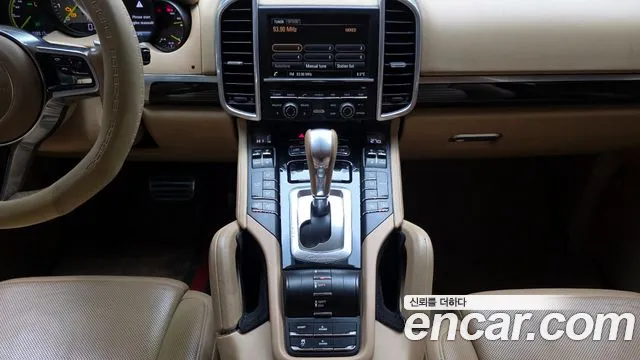 Porsche Cayenne 2015 — фото 14