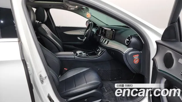 Mercedes-Benz E-Class 2019 — фото 11