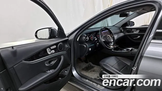 Mercedes-Benz E-Class 2018 — фото 9