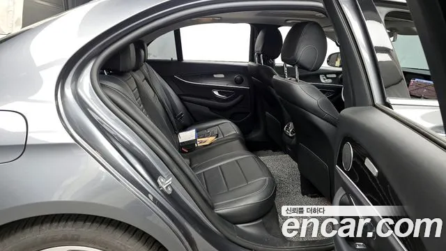 Mercedes-Benz E-Class 2018 — фото 11