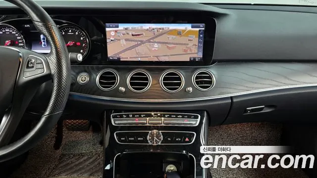 Mercedes-Benz E-Class 2018 — фото 13