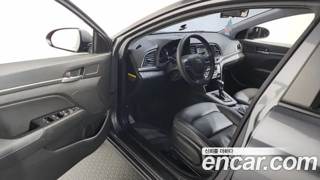 Hyundai AVANTE 2018 — фото 10