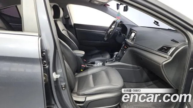 Hyundai AVANTE 2018 — фото 11