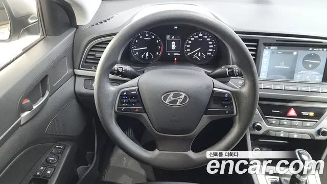 Hyundai AVANTE 2018 — фото 13
