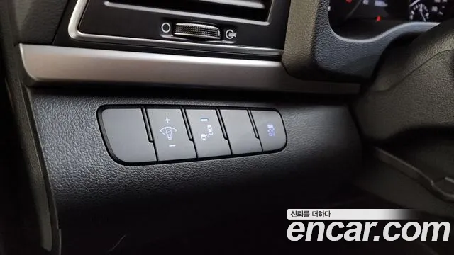 Hyundai AVANTE 2018 — фото 14