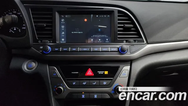 Hyundai AVANTE 2018 — фото 16