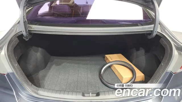 Hyundai AVANTE 2018 — фото 20
