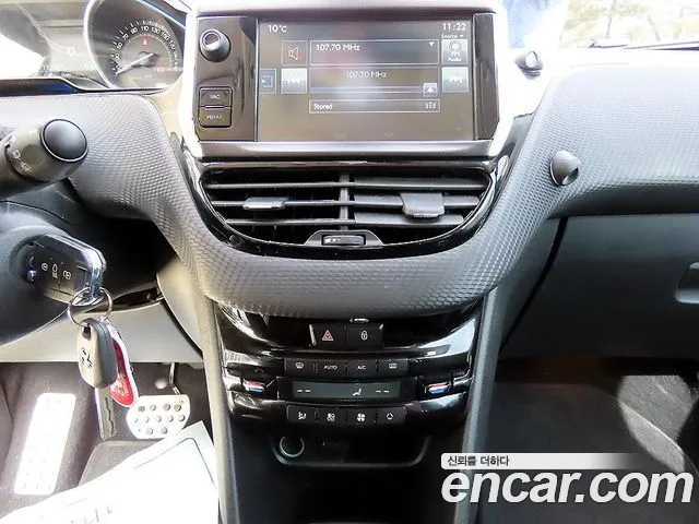 Peugeot 2008 2015 — фото 14