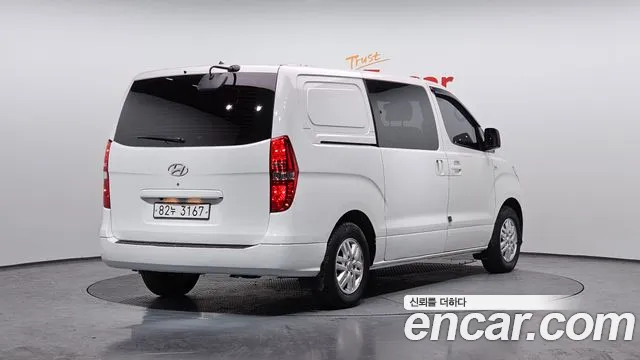 Hyundai Starex 2019 — фото 2