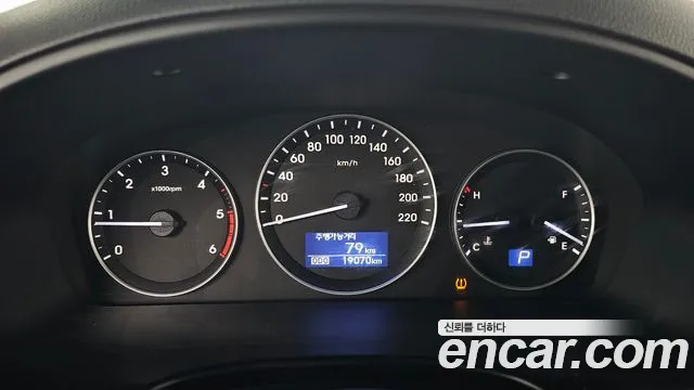 Hyundai Starex 2019 — фото 8