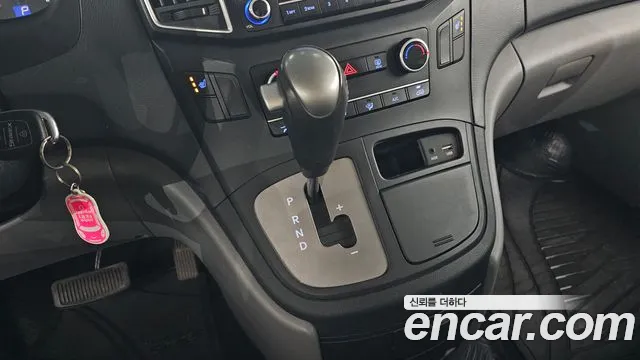 Hyundai Starex 2019 — фото 9