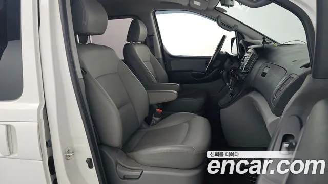 Hyundai Starex 2019 — фото 10