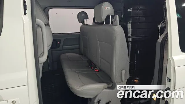 Hyundai Starex 2019 — фото 12