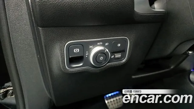 Mercedes-Benz GLB-Class 2023 — фото 13