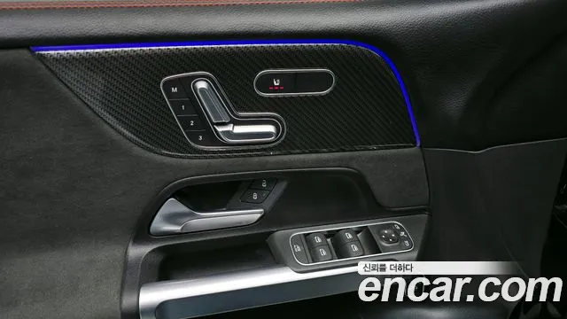 Mercedes-Benz GLB-Class 2023 — фото 17