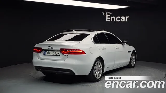 Jaguar XE 2016 — фото 2