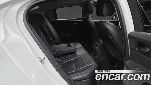 Jaguar XE 2016 — фото 12