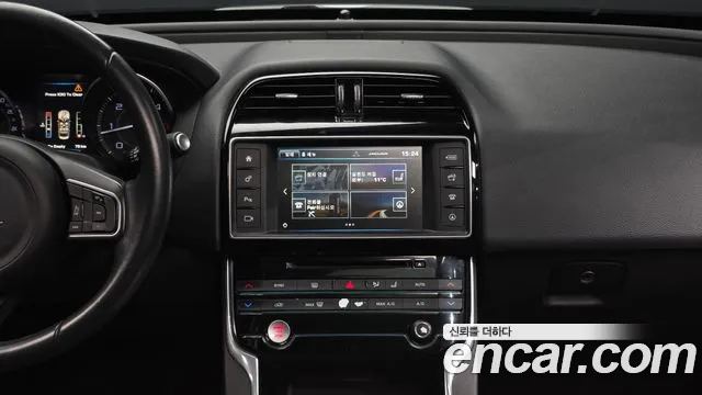 Jaguar XE 2016 — фото 14
