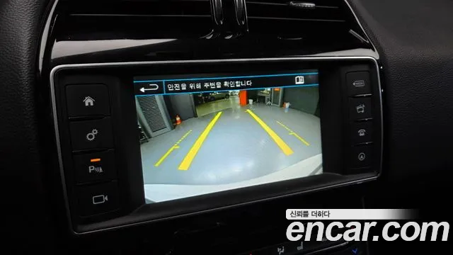 Jaguar XE 2016 — фото 15