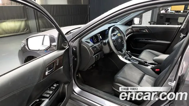 Honda Accord 2017 — фото 11