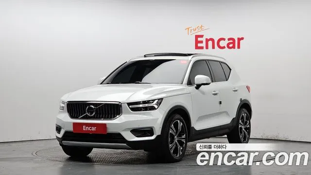 Volvo XC40 2021 — фото 1