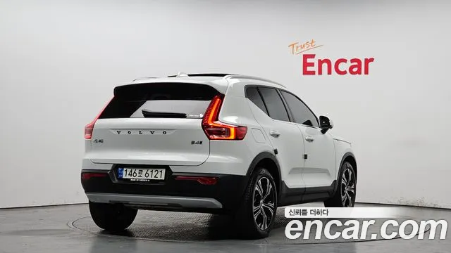 Volvo XC40 2021 — фото 2