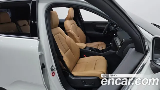 Volvo XC40 2021 — фото 10