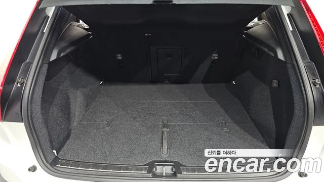 Volvo XC40 2021 — фото 20