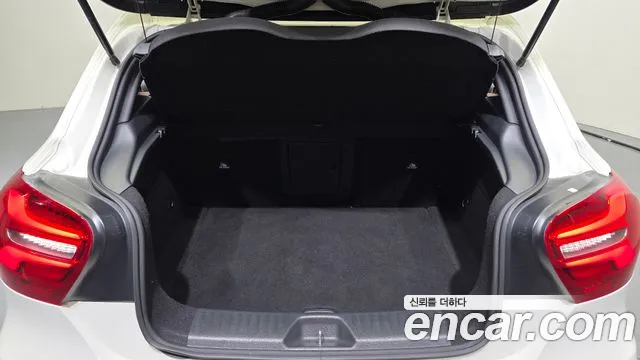 Mercedes-Benz A-Class 2015 — фото 20