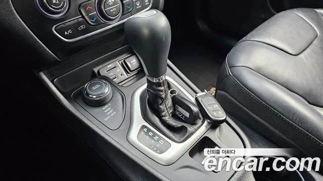 Jeep Cherokee 2017 — фото 9