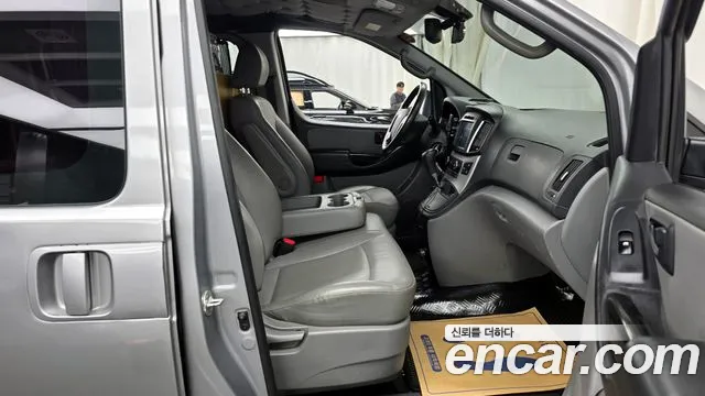 Hyundai Starex 2018 — фото 11