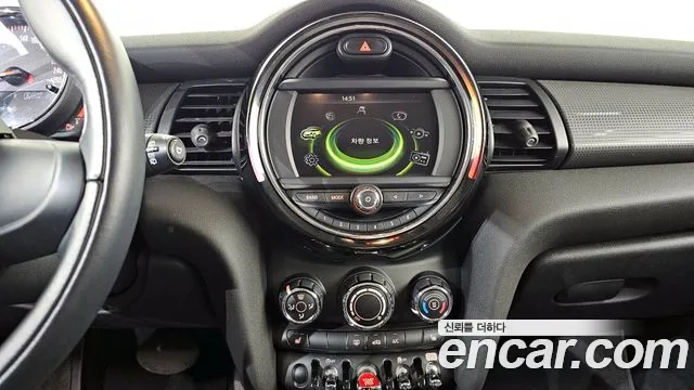 Mini Cooper 2018 — фото 16