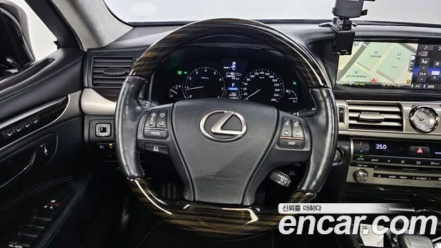 Lexus LS 2015 — фото 13