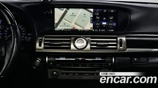 Lexus LS 2015 — фото 19